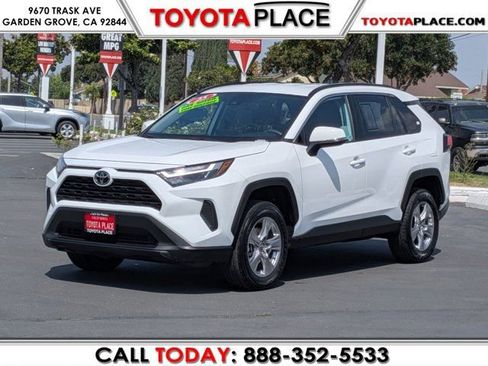 Used 2025 Toyota RAV4 XLE AWD/4WD image 1