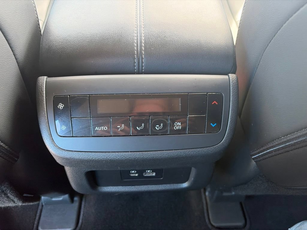 Used 2025 Nissan Pathfinder SL AWD/4WD image 15