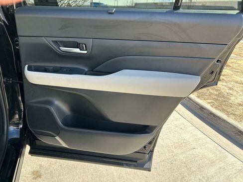 Used 2025 Toyota Grand Highlander AWD image 29