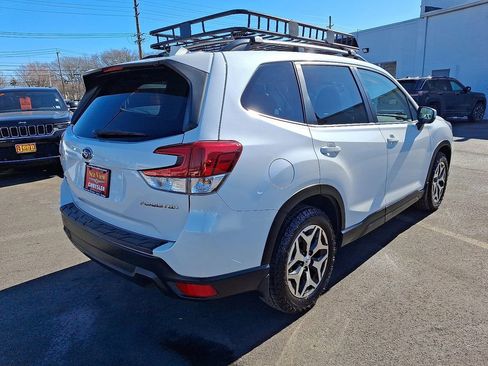 Used 2021 Subaru Forester Premium image 6