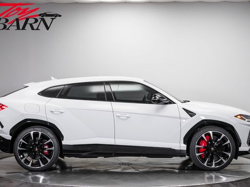 Used 2022 Lamborghini Urus AWD/4WD image 6