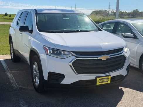 Used 2018 Chevrolet Traverse LS AWD/4WD image 3
