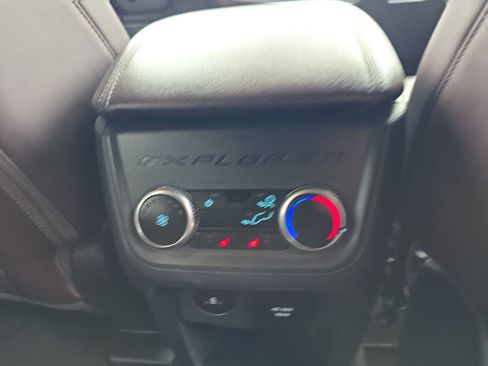 Used 2025 Ford Explorer Platinum image 41