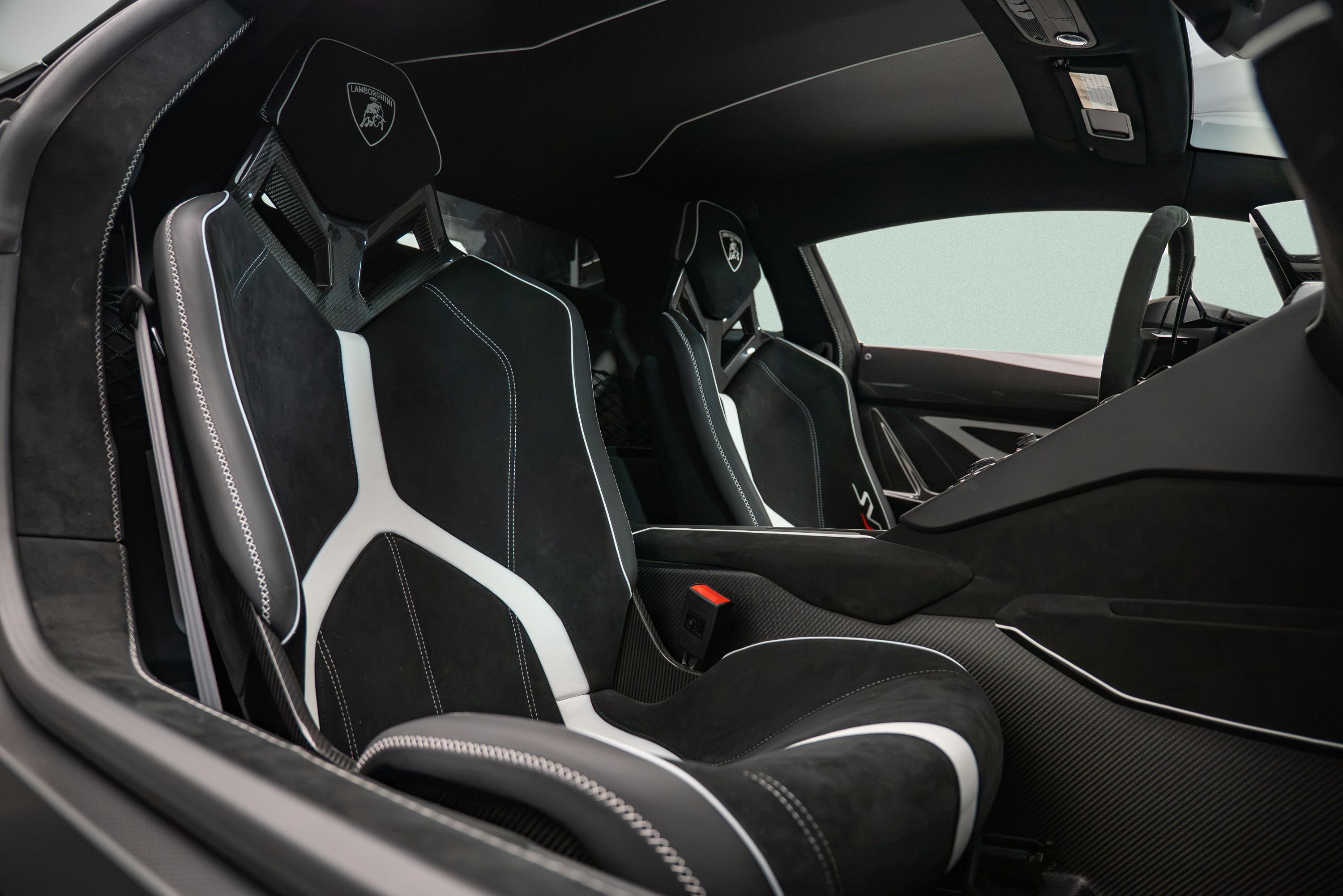 Used 2020 Lamborghini Aventador SVJ AWD/4WD image 10