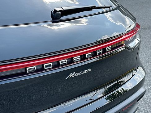 Certified 2026 Porsche Macan AWD/4WD image 31