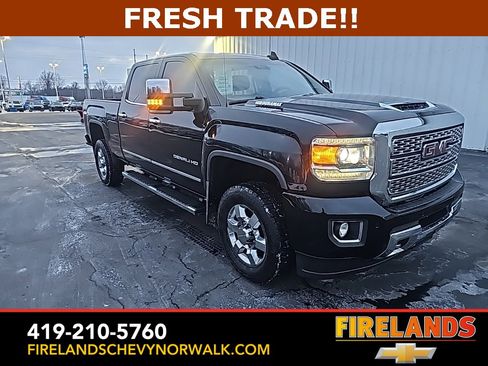 Used 2018 GMC Sierra 3500 Denali w/ Duramax Plus Package image 3