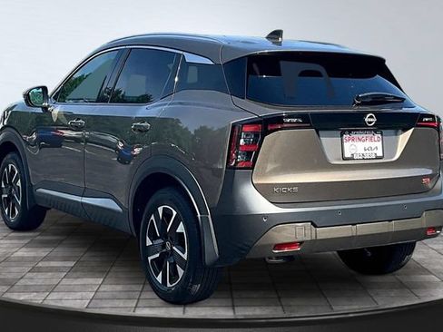 Used 2025 Nissan Kicks SR FWD image 4