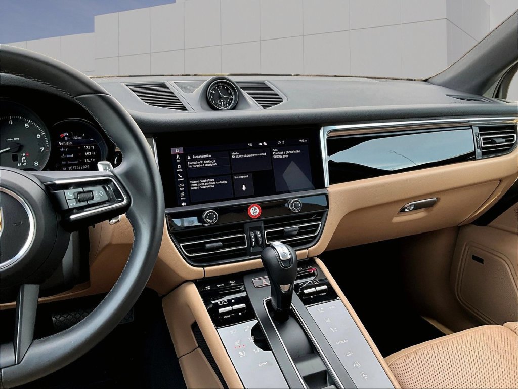 Certified 2026 Porsche Macan AWD/4WD image 16