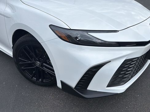 Used 2025 Toyota Camry SE w/ Convenience Package image 20