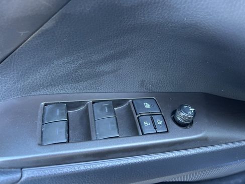 Used 2021 Toyota Camry SE image 19