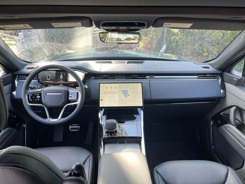 Used 2025 Land Rover Range Rover Sport SE AWD/4WD image 13