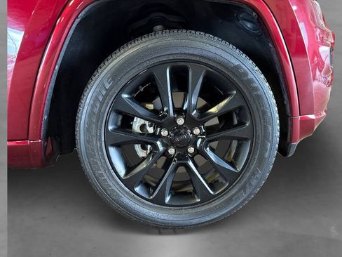 Used 2020 Jeep Grand Cherokee Altitude AWD/4WD image 23