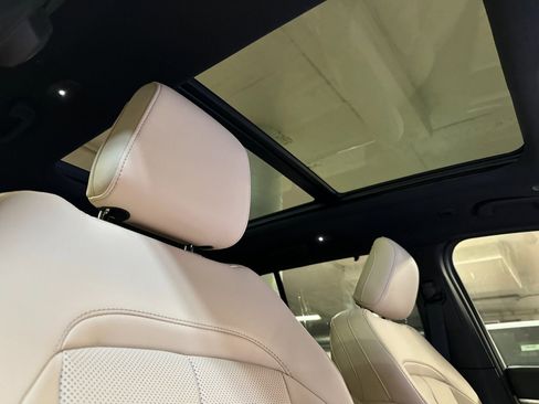 New 2025 Jeep Grand Cherokee Limited w/ Luxury Tech Group II image 16