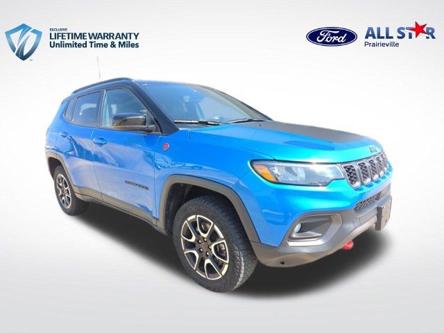 Used 2025 Jeep Compass Trailhawk AWD/4WD image 1