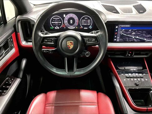 Used 2024 Porsche Cayenne image 16