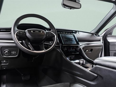 Used 2023 Jeep Grand Cherokee Altitude image 27