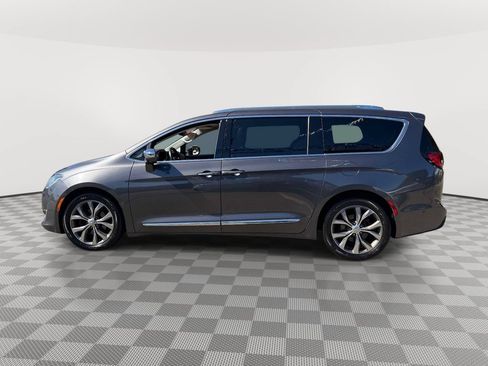 Used 2017 Chrysler Pacifica Limited FWD image 5