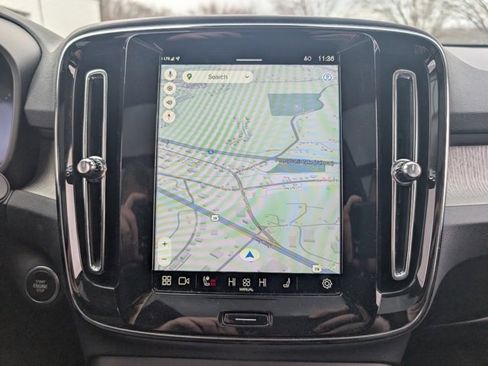 Used 2025 Volvo XC40 B5 Core image 21