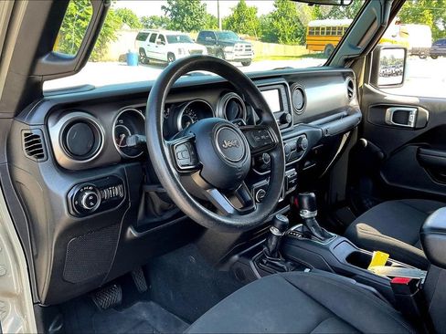 Used 2020 Jeep Gladiator Sport AWD/4WD image 8