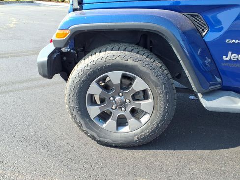 Used 2018 Jeep Wrangler Unlimited Sahara AWD/4WD image 24
