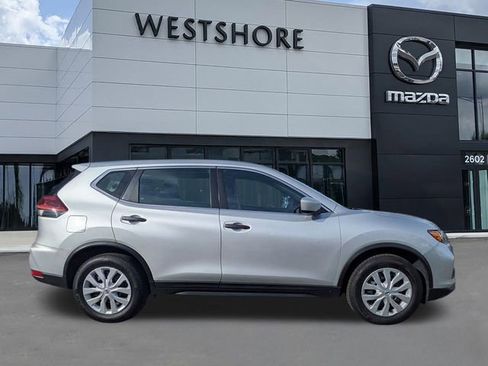 Used 2019 Nissan Rogue S image 2