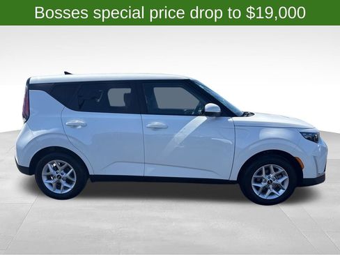 Used 2025 Kia Soul LX FWD image 2