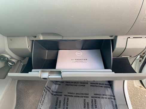 Used 2021 Nissan Frontier SV w/ Midnight Edition Floor Mats AWD/4WD image 36