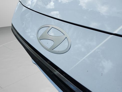 Certified 2024 Hyundai Elantra SEL w/ Convenience Package image 23