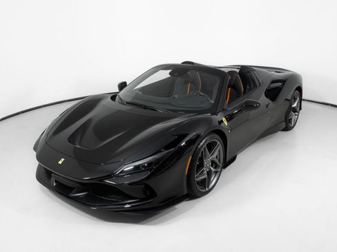 Used 2022 Ferrari F8 Tributo RWD image 2