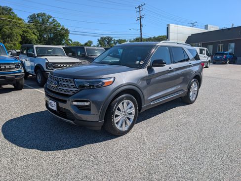 Certified 2022 Ford Explorer Limited w/ Limited Technology Package AWD/4WD image 2
