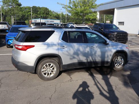 Used 2020 Chevrolet Traverse LT FWD image 22