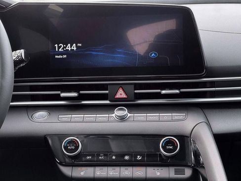 New 2026 Hyundai Elantra Limited FWD image 19