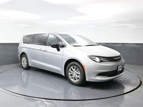 New 2026 Chrysler Voyager LX image 4