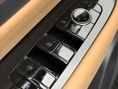 Used 2025 INFINITI QX80 Sensory image 40