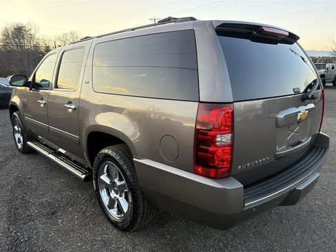 Used 2014 Chevrolet Suburban LTZ image 3