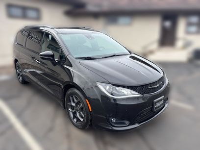 Used 2018 Chrysler Pacifica Limited w/ Advanced Safetytec Group