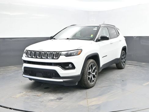 Used 2025 Jeep Compass Limited AWD/4WD image 5