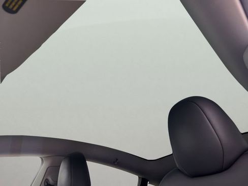 Used 2024 Tesla Model Y Performance image 13