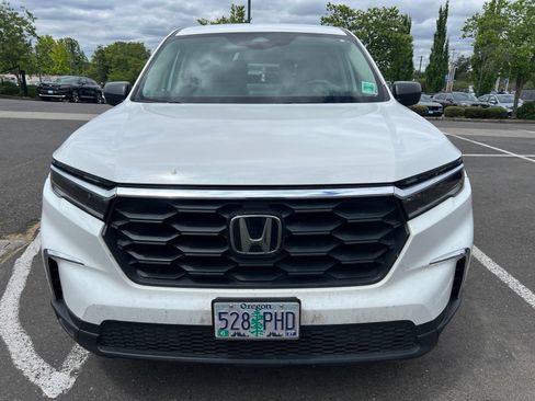 Used 2023 Honda Pilot LX image 2
