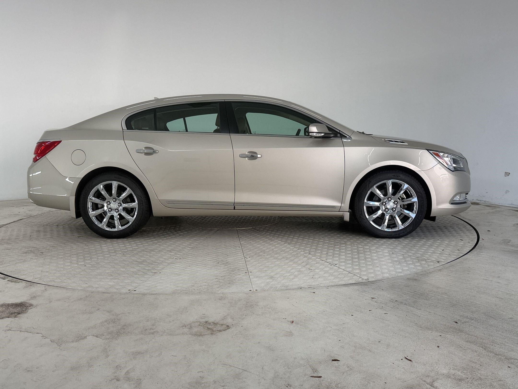 Used 2014 Buick LaCrosse Premium w/ Driver Confidence Package FWD image 8