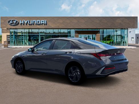 Used 2026 Hyundai Elantra Sport FWD image 4