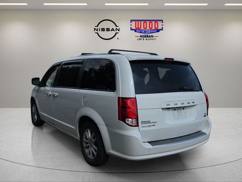 Used 2019 Dodge Grand Caravan SXT FWD image 4