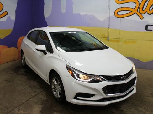 Used 2017 Chevrolet Cruze LT FWD image 2
