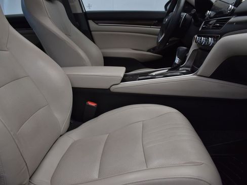 Used 2018 Honda Accord Touring image 25