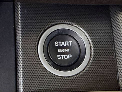 Used 2018 Land Rover Range Rover Evoque SE image 19