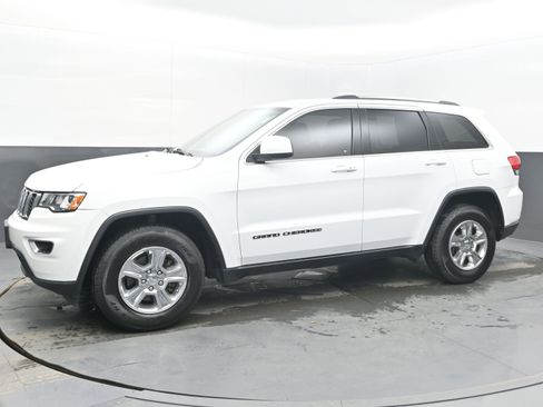 Used 2017 Jeep Grand Cherokee Laredo w/ Quick Order Package 2BE image 4