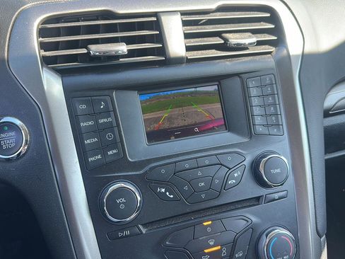 Used 2017 Ford Fusion SE image 16