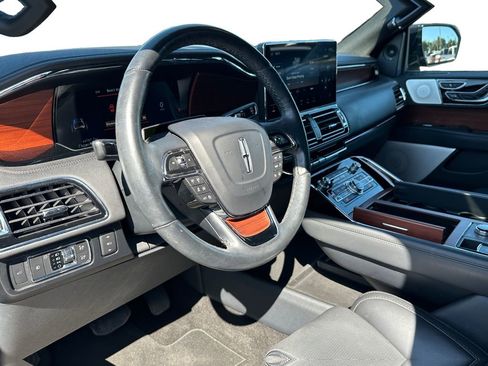 Used 2022 Lincoln Navigator Reserve AWD/4WD image 14