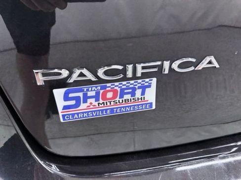 Used 2023 Chrysler Pacifica Touring-L FWD image 9