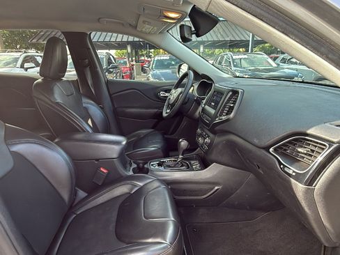 Used 2019 Jeep Cherokee Latitude Plus FWD image 27